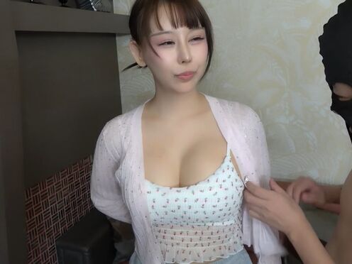 FC2PPV-4517992 [日本無碼]一位年輕漂亮的妻子，她是半個名人。 一心想在生活中得到第二根雞巴。