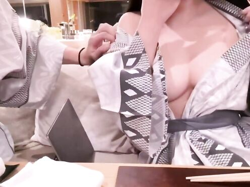 Kuzu-167 浴衣、溫泉浴和巨乳的組合實在太糟糕了，以至於過去幾天積聚的精液洶湧而出。